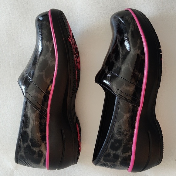 Smitten Clog Medical Shoe Size 35 Leopard Print Patent Leather Non Slip Black - Picture 9 of 11